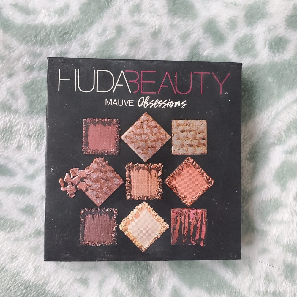 Huda Beauty Mauve Obsessions